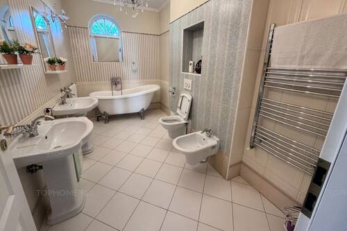 Casa Deosebita Sector 4 P+1+M. 6 Cam.Util 418mp. Teren 1638m