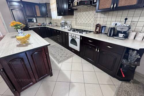 Casa Deosebita Sector 4 P+1+M. 6 Cam.Util 418mp. Teren 1638m