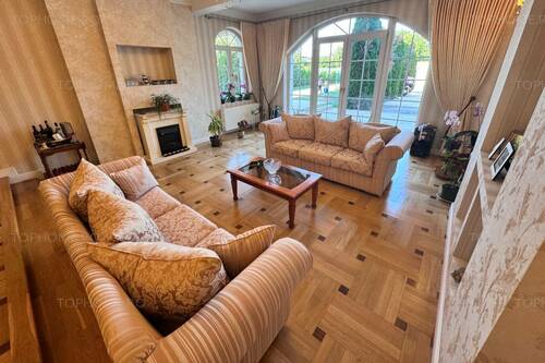 Casa Deosebita Sector 4 P+1+M. 6 Cam.Util 418mp. Teren 1638m