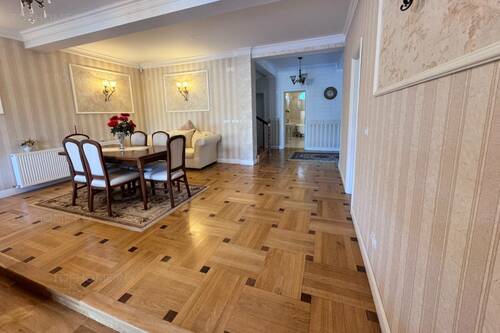 Casa Deosebita Sector 4 P+1+M. 6 Cam.Util 418mp. Teren 1638m