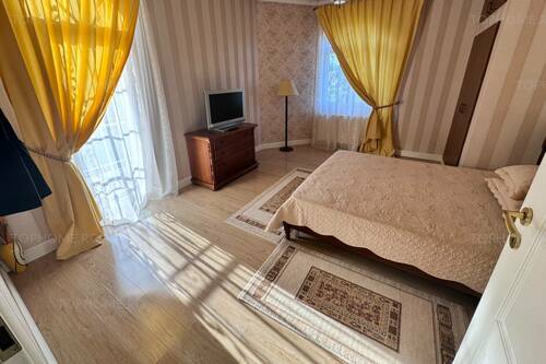 Casa Deosebita Sector 4 P+1+M. 6 Cam.Util 418mp. Teren 1638m