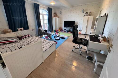 Casa Deosebita Sector 4 P+1+M. 6 Cam.Util 418mp. Teren 1638m