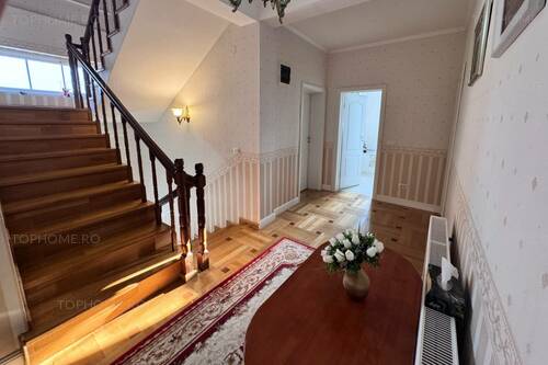 Casa Deosebita Sector 4 P+1+M. 6 Cam.Util 418mp. Teren 1638m