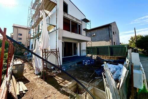 Casa Deosebita Situata Stradal La 350m Fata De Sos. Oltenite