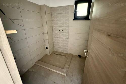 Imobil Zona Mall Vitan. 13 Cam. 11 Bai, 5 Balcoane, 2 Spatii