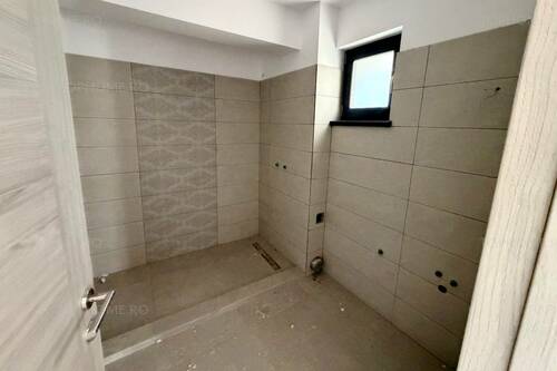 Imobil Zona Mall Vitan. 13 Cam. 11 Bai, 5 Balcoane, 2 Spatii