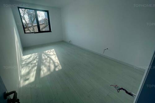 Casa Individuala 5 Cam. Teren 220mp. 600m Fata De Metrou