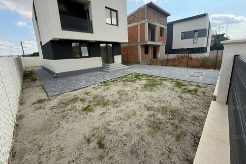 Casa Individuala Cu Dormitor La Parter. 4 Cam. Terem 325 Mp
