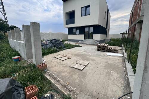 Casa Individuala Cu Dormitor La Parter. 4 Cam. Terem 325 Mp