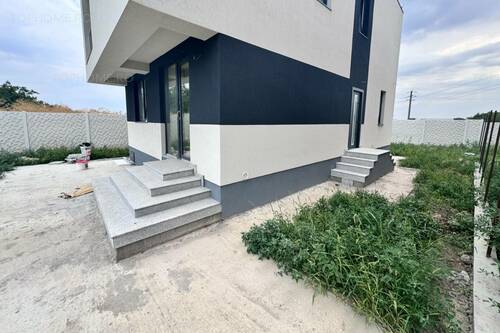 Casa Individuala Cu Dormitor La Parter. 4 Cam. Terem 325 Mp