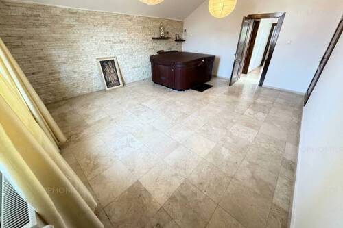 Casa Individuala Cu O Arhitectura Deosebita Zona Buna