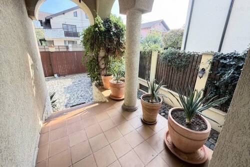 Casa Individuala Cu O Arhitectura Deosebita Zona Buna