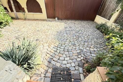 Casa Individuala Cu O Arhitectura Deosebita Zona Buna