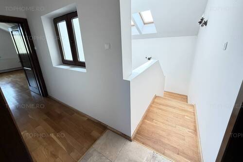 Casa Individuala Cu O Arhitectura Deosebita Zona Buna