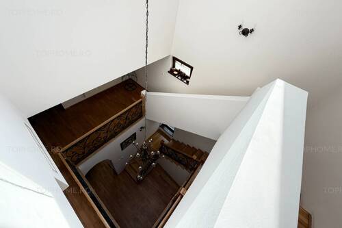 Casa Individuala Cu O Arhitectura Deosebita Zona Buna