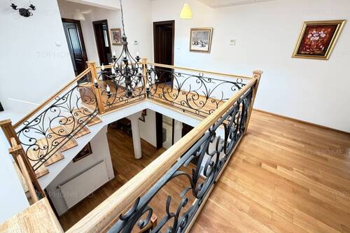 Casa Individuala Cu O Arhitectura Deosebita Zona Buna
