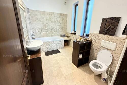 Casa Individuala Cu O Arhitectura Deosebita Zona Buna