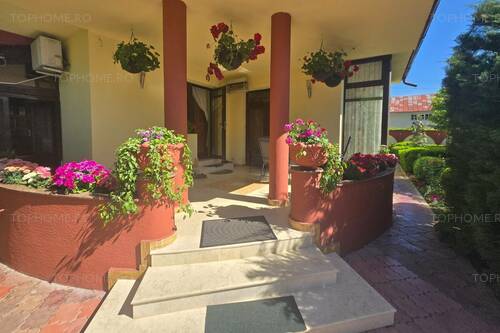 Casa Individuala Cu Piscina. P+1+M. Zona Foarte Buna