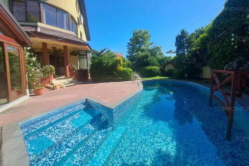 Casa Individuala Cu Piscina. P+1+M. Zona Foarte Buna