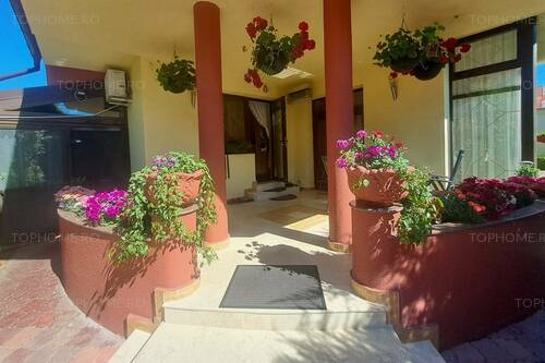 Casa Individuala Cu Piscina. P+1+M. Zona Foarte Buna