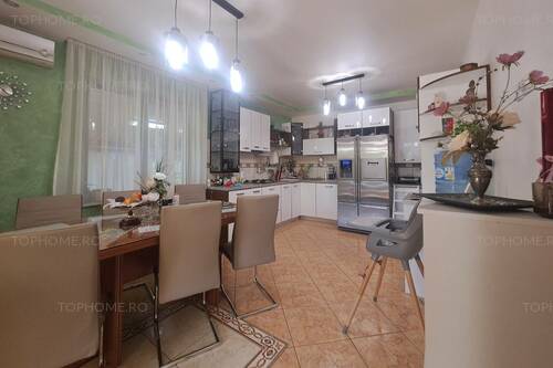 Casa Individuala Cu Piscina. P+1+M. Zona Foarte Buna