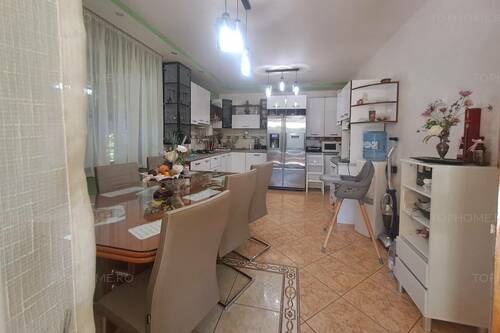 Casa Individuala Cu Piscina. P+1+M. Zona Foarte Buna