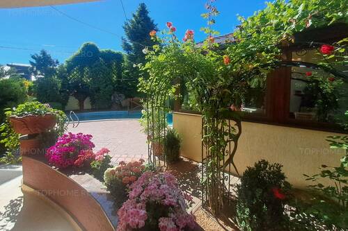 Casa Individuala Cu Piscina. P+1+M. Zona Foarte Buna