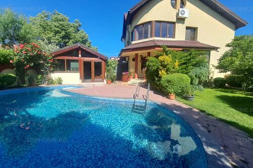 CASA INDIVIDUALA CU PISCINA. P+1+M. ZONA FOARTE BUNA