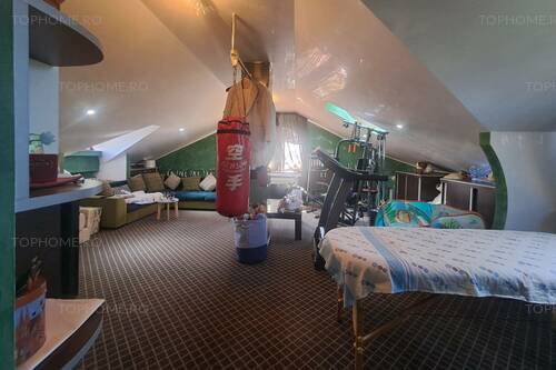 Casa Individuala Cu Piscina. P+1+M. Zona Foarte Buna