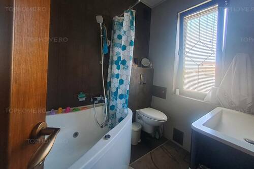 Casa Individuala Cu Piscina. P+1+M. Zona Foarte Buna