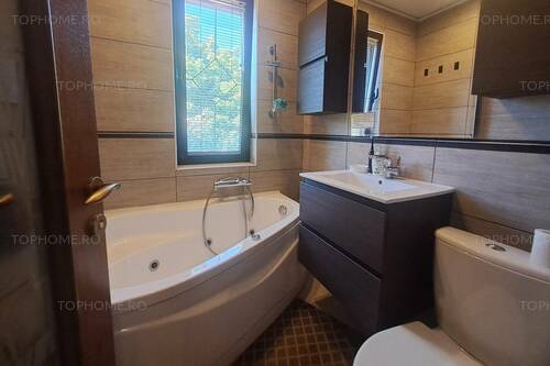 Casa Individuala Cu Piscina. P+1+M. Zona Foarte Buna