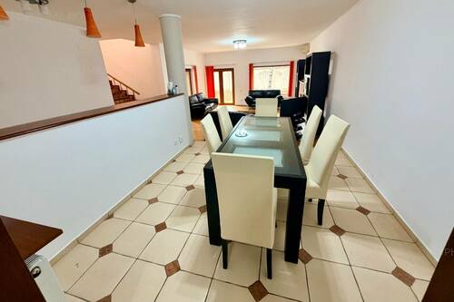 Casa Individuala In Zona Exclusivista. 5 Cam. Teren 500 Mp