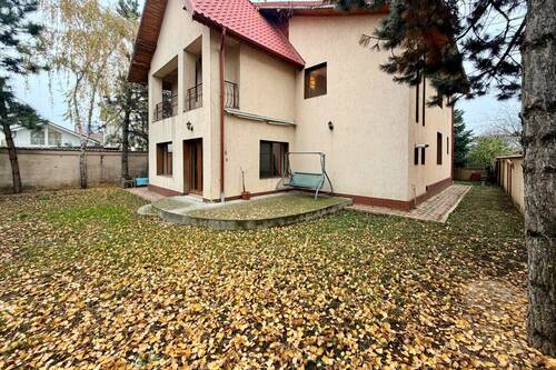 Casa Individuala In Zona Exclusivista. 5 Cam. Teren 500 Mp