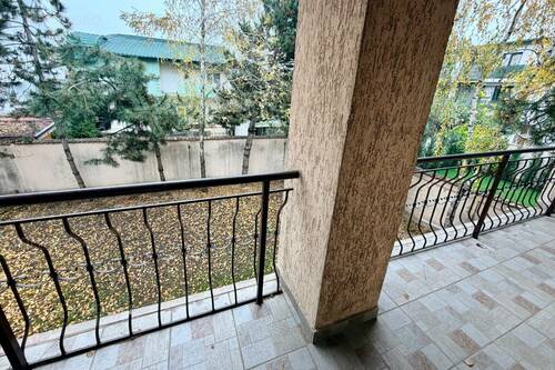 Casa Individuala In Zona Exclusivista. 5 Cam. Teren 500 Mp