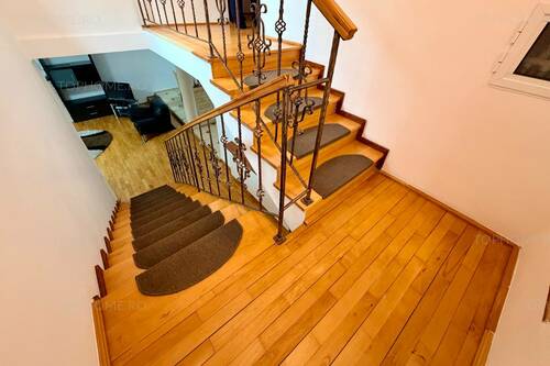 Casa Individuala In Zona Exclusivista. 5 Cam. Teren 500 Mp