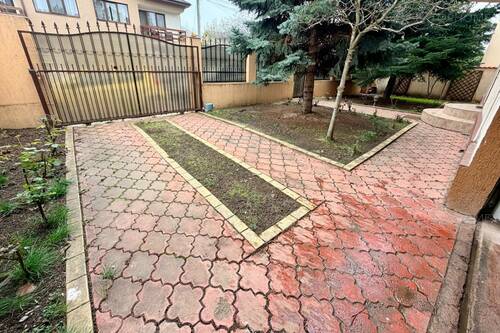 Casa Individuala In Zona Exclusivista. 5 Cam. Teren 500 Mp