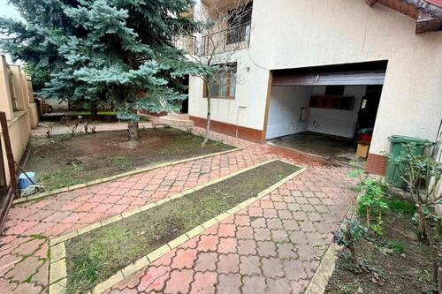 Casa Individuala In Zona Exclusivista. 5 Cam. Teren 500 Mp