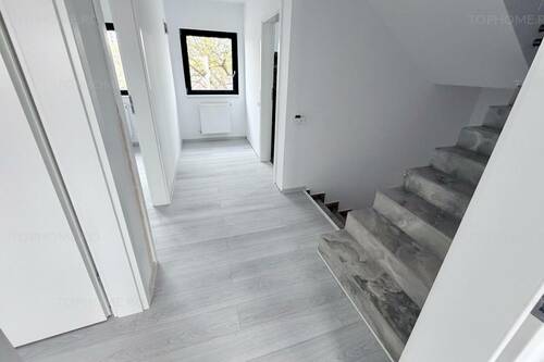 Casa La Cheie P+1+M. 7 Camere. Pozitie Stradala