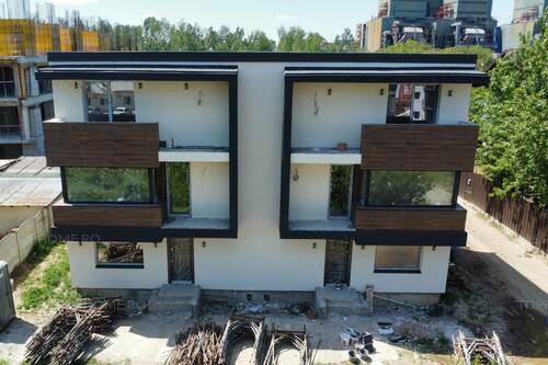 Casa Moderna Sector 4 P+1+M. 4 Cam.Util 133mp. Terem 180mp