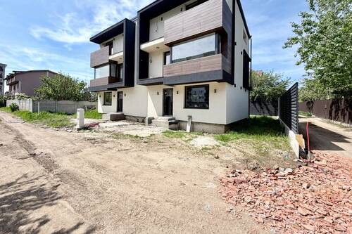 Casa Moderna Sector 4 P+1+M. 4 Cam.Util 133mp. Terem 180mp