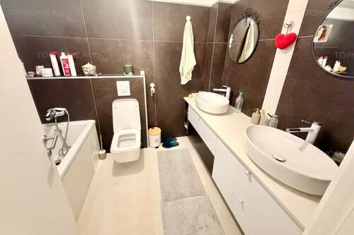 Casa Moderna Sector 4 P+1+Pod. 5 Cam.Util 125mp. Terem 296mp