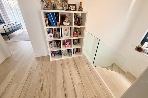 Casa Moderna Sector 4 P+1+Pod. 5 Cam.Util 125mp. Terem 296mp