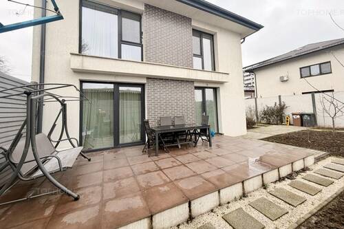 Casa Moderna Sector 4 P+1+Pod. 5 Cam.Util 125mp. Terem 296mp