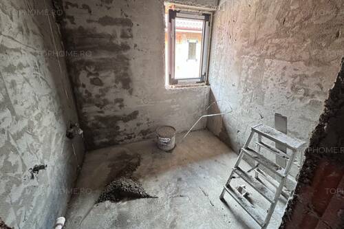 Ocazie! Case P+1+Pod. 4 Cam. Util 100mp. Teren 200mp.