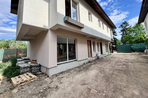 Ocazie! Case P+1+Pod. 4 Cam. Util 100mp. Teren 200mp.