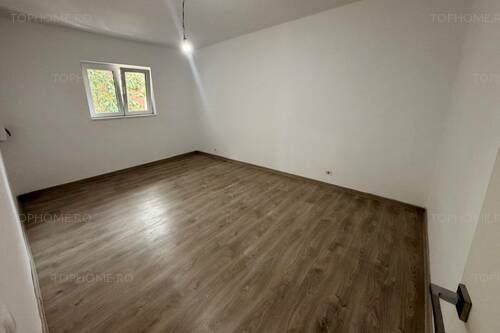 Casa P+1 La 1 Km Fata De Metrou Aparatorii Patriei. 3 Cam.