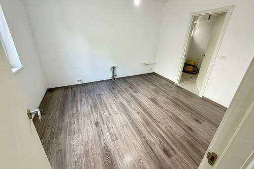 Casa P+1 La 1 Km Fata De Metrou Aparatorii Patriei. 3 Cam.