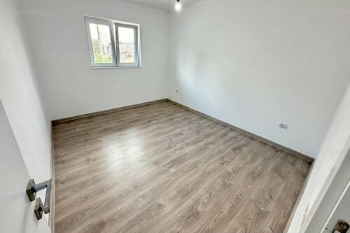 Casa P+1 La 1 Km Fata De Metrou Aparatorii Patriei. 3 Cam.