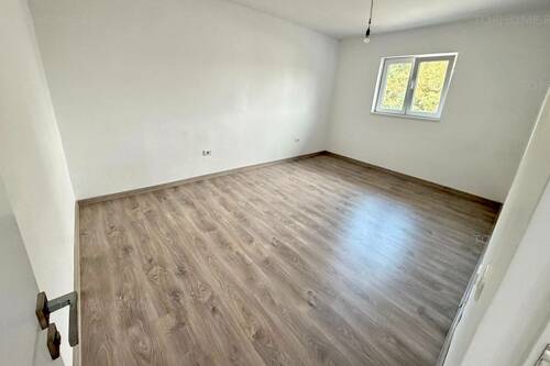 Casa P+1 La 1 Km Fata De Metrou Aparatorii Patriei. 3 Cam.
