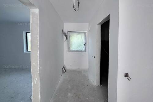 Casa P+1+M. 7 Camere. Pozitie Stradala